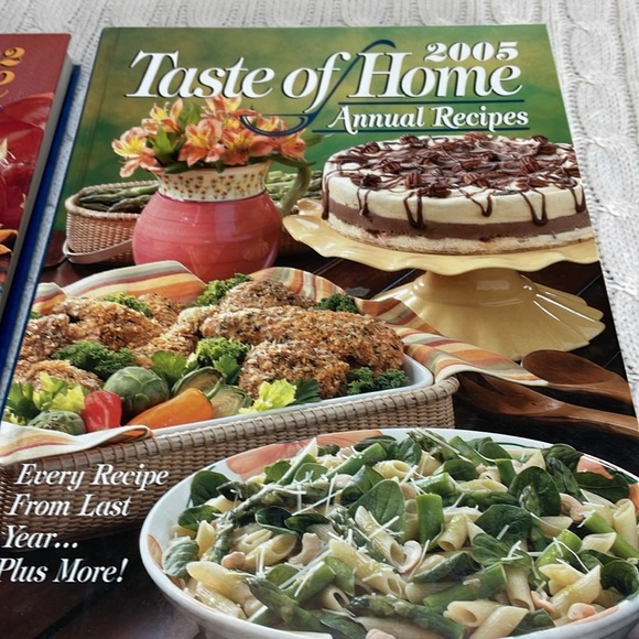 Taste of Home hardback cookbooks. ‘02 & ‘05. Annual recipes colored pics family - Picture 3 of 16